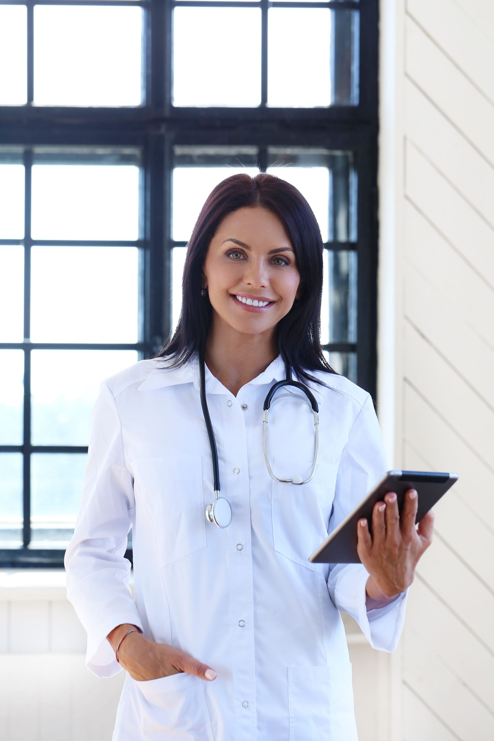 doctor-wearing-white-robe-stethoscope(2)(1)